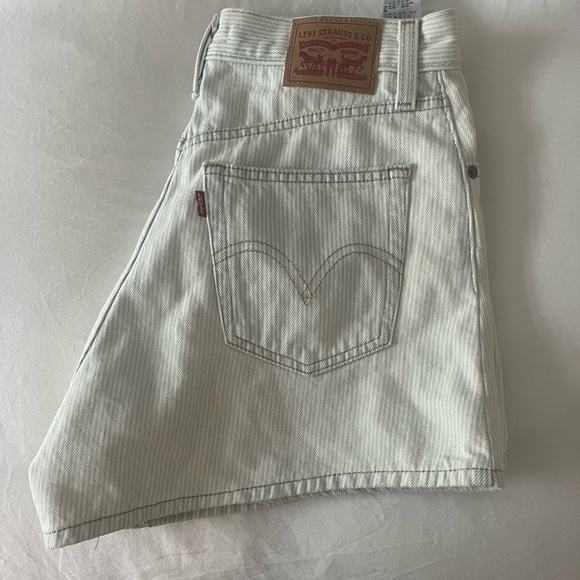 Size 28 Levi jean shorts - Picture 1 of 3